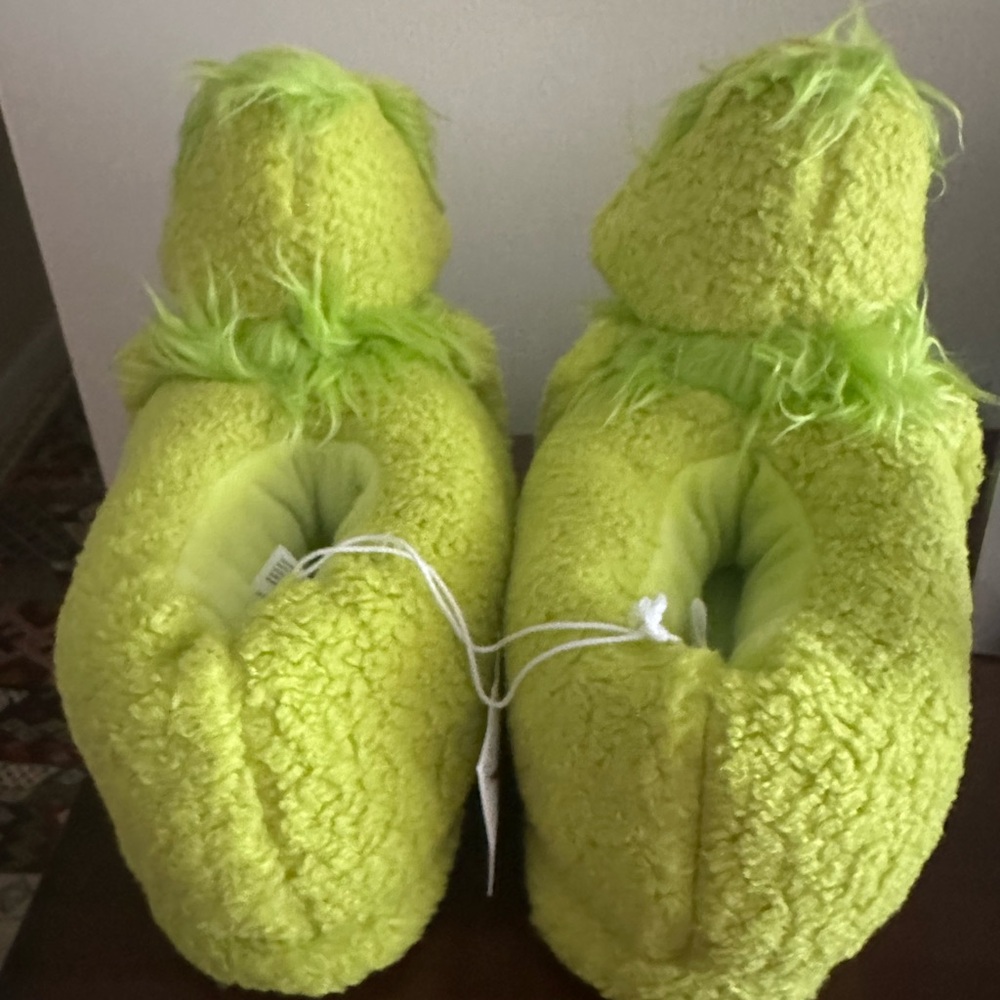 American Eagle Outfitters Green Grinch Slippers - Picture 2 of 3